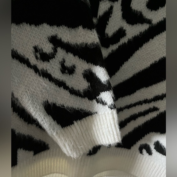Topshop | NWT Oversized Animal Print Sweater | Size US 4-6 - Picture 6 of 9